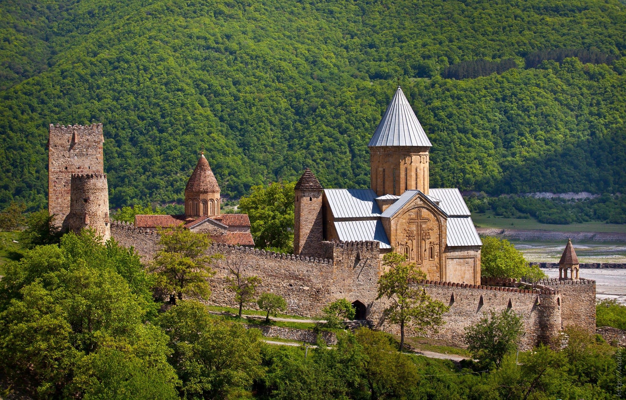 Kazbegi Day Trip — Ananuri, Gudauri & Gergeti